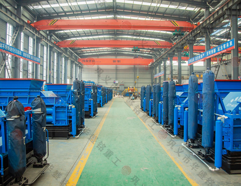 處理建筑廢料用什么設(shè)備？破碎紅磚用雙齒輥破碎機(jī)好嗎？